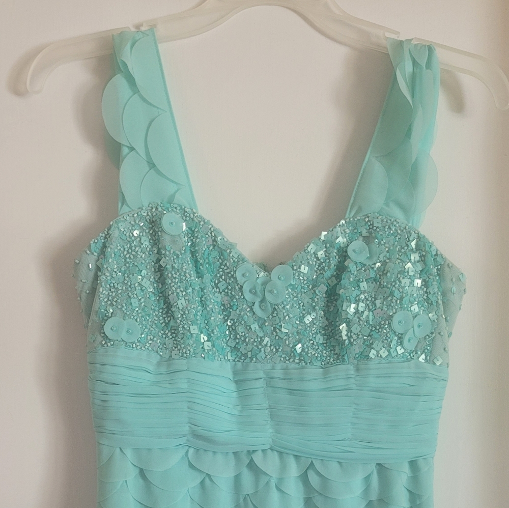 Beautiful Aqua Formal Dress. Size:4 Brand: Boutique Color:Aqua